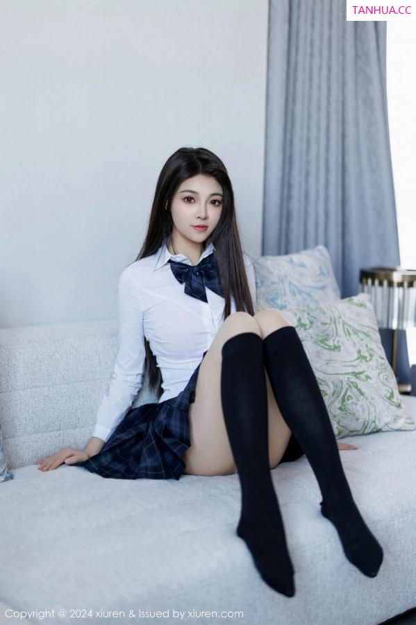  [XiuRen]高清写真图 2024.12.30 No.9682 初梦瑶 短裙美腿第20张图片